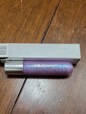 Rem Beauty plumping lip gloss chuckie
